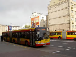 Parada de autobús en Varsovia