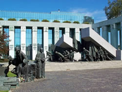 Monumento a los Héroes del Levantamiento