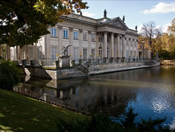 Palacio acuático en el Parque Lazienki